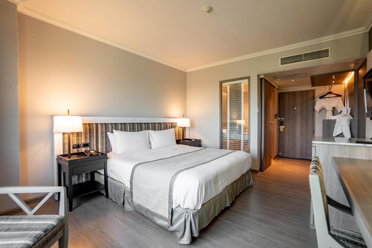 The Grand Riverside Hotel Phitsanulok Exterior photo
