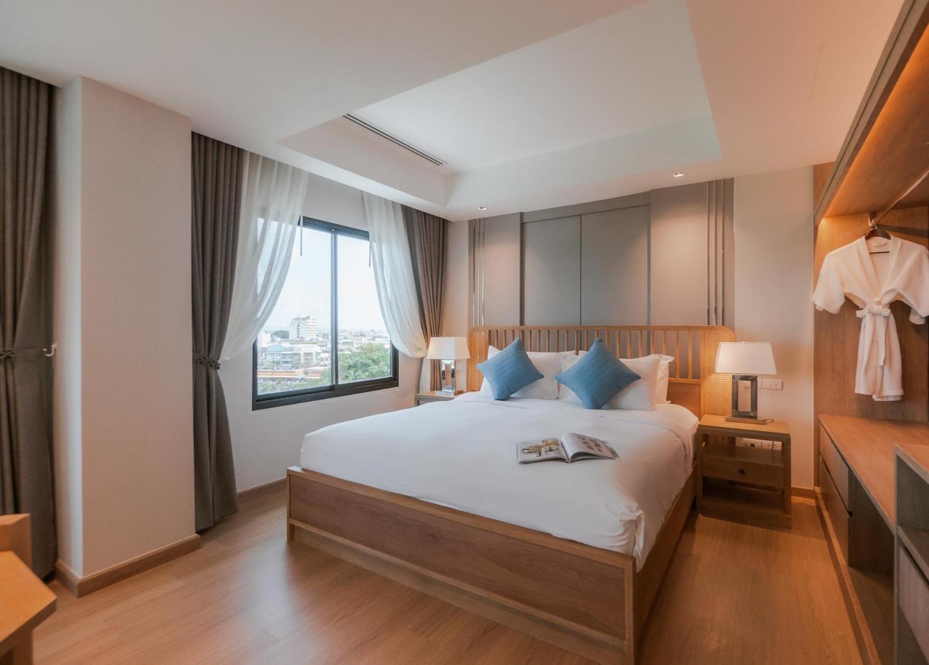 The Grand Riverside Hotel Phitsanulok Exterior photo