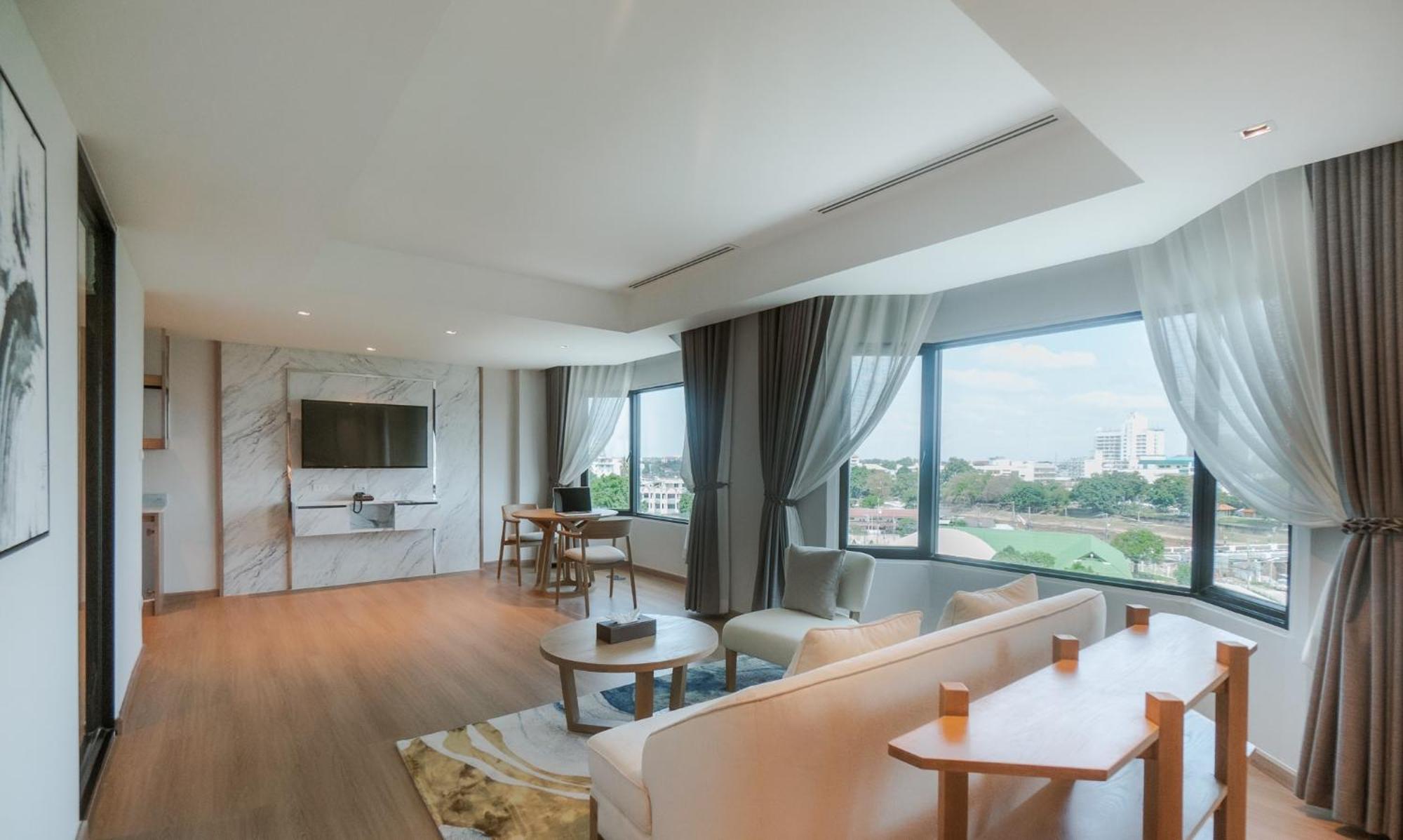 The Grand Riverside Hotel Phitsanulok Exterior photo